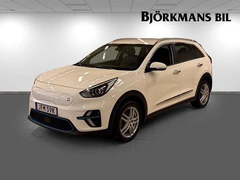 /ud/ clear white Begagnad 2021 Kia e-Niro Advance SUV | 259 000 kr (Marknadspris) - Bild 1/4