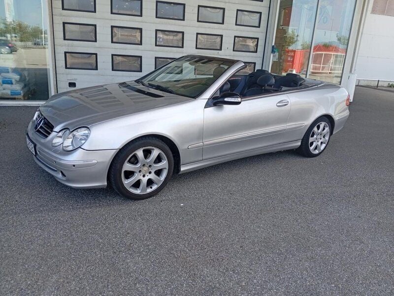 Silver Begagnad 2005 Mercedes CLK200 Elegance Cab | 60 000 kr (Superpris) - Bild 1/4