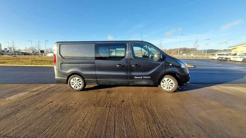 Begagnad Renault Trafic 170 HK (125 kW) 2021 Grå Minibuss