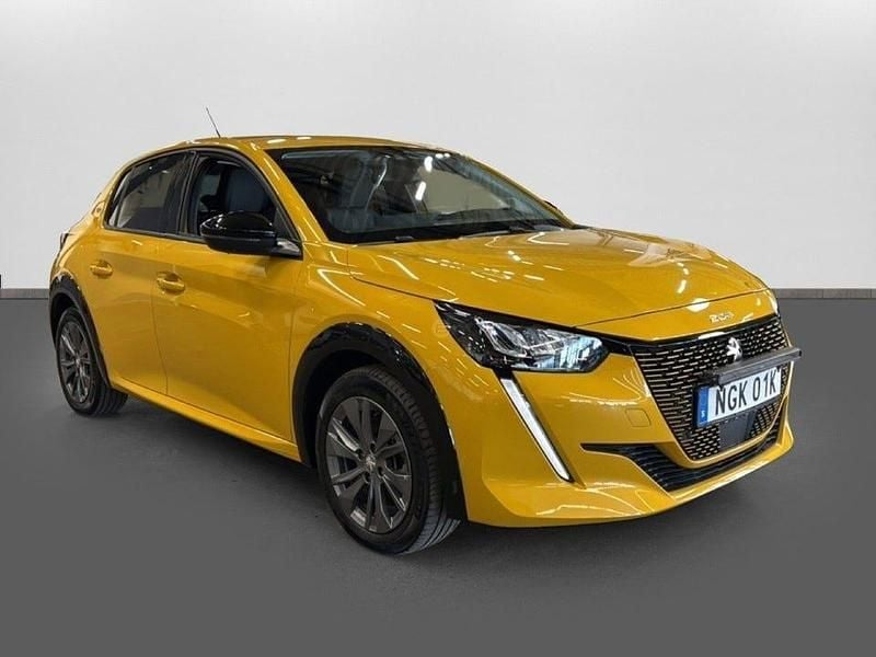 Begagnad Peugeot e-208 Allure 100 kW (136 HK) 2022 Gul Halvkombi
