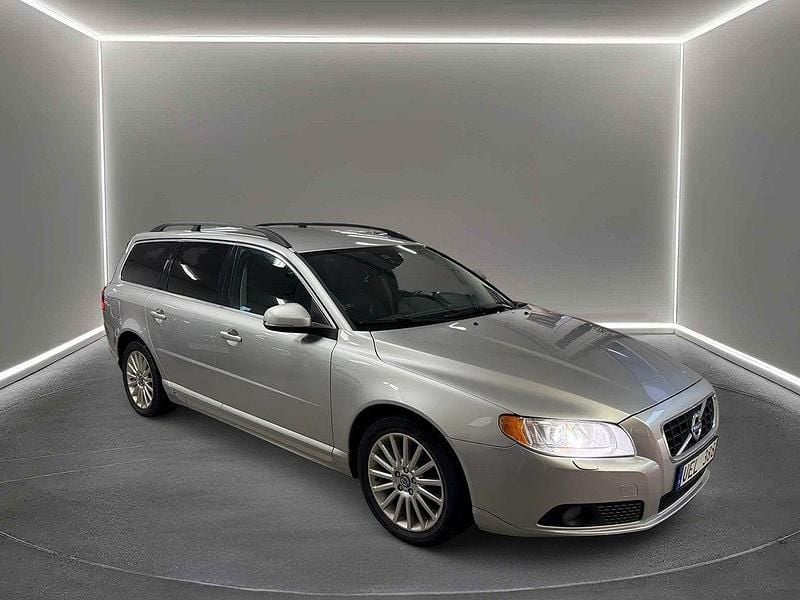Ljusgrå Begagnad 2012 Volvo V70 Momentum Kombi | 84 900 kr (Marknadspris) - Bild 1/4
