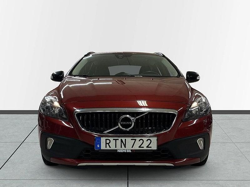 Begagnad Volvo V40 Kinetic 120 HK (88 kW) 2018 Röd Halvkombi