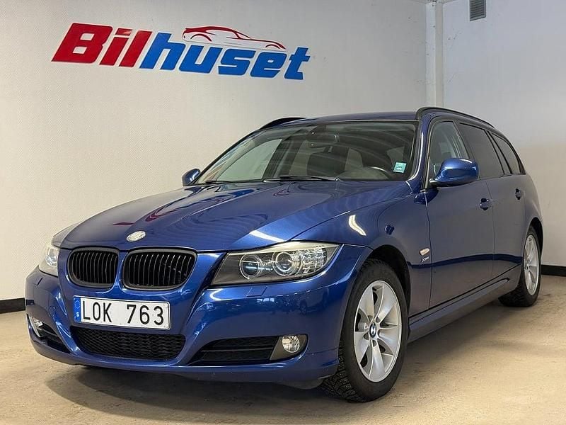 Blå Begagnad 2011 BMW 320 Kombi | 99 000 kr (Marknadspris) - Bild 1/4