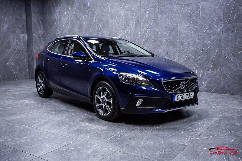 Begagnad Volvo V40 Ocean Race 114 HK (83 kW) 2015 Blå Halvkombi