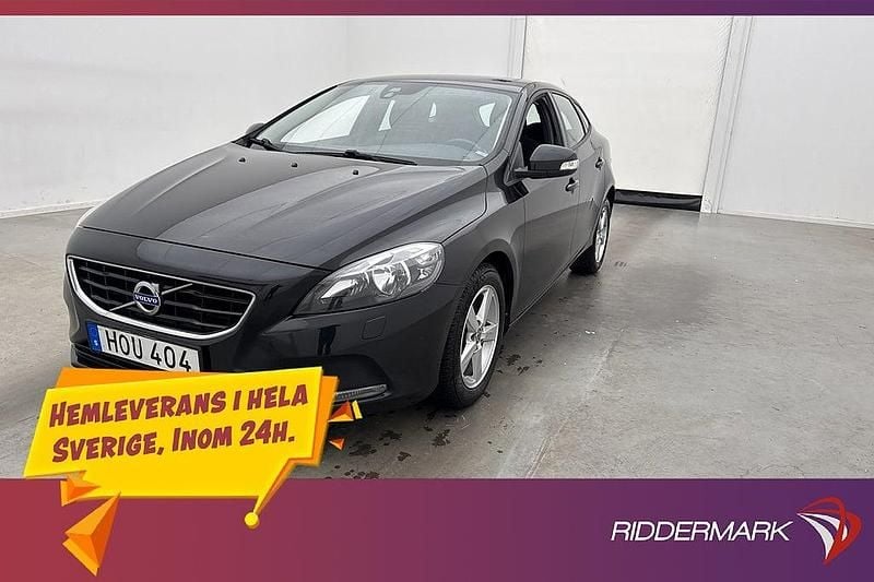 Svart Begagnad 2014 Volvo V40 Halvkombi | 129 800 kr (Marknadspris) - Bild 1/3