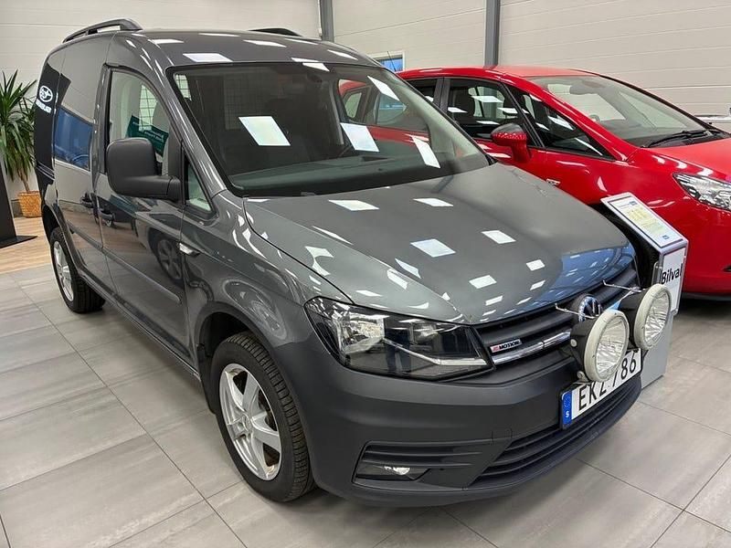 Grå Begagnad 2016 VW Caddy Minibuss | 169 000 kr (Marknadspris) - Bild 1/2