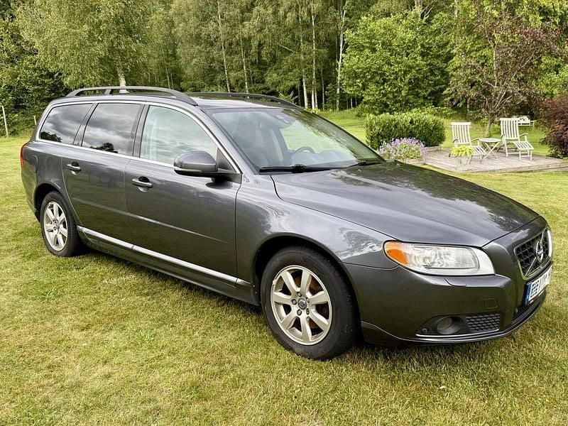 Grå Begagnad 2012 Volvo V70 Momentum Kombi | 89 000 kr (Bra pris) - Bild 1/4