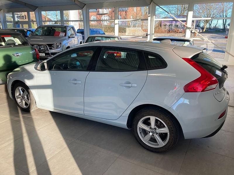 Begagnad Volvo V40 Kinetic 116 HK (85 kW) 2015 Ljusblå Halvkombi