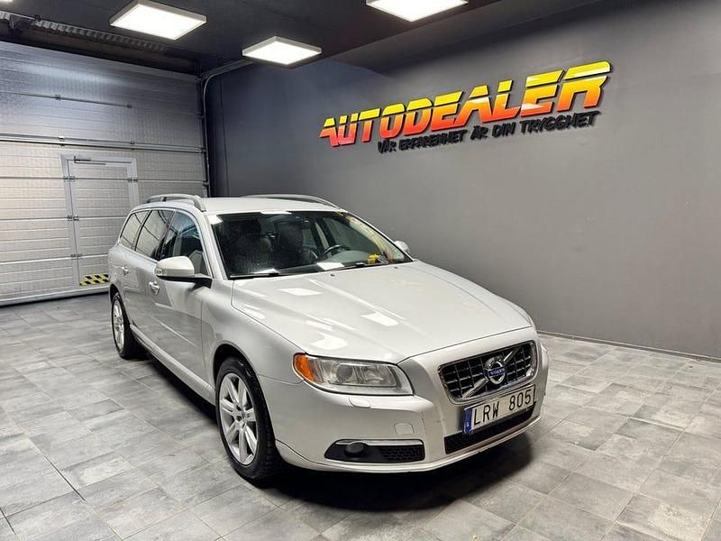Ljusgrå Begagnad 2011 Volvo V70 Momentum Kombi | 84 900 kr (Marknadspris) - Bild 1/4