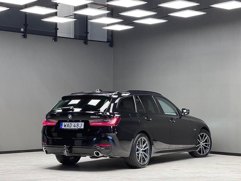 Begagnad BMW 330e 184 HK (135 kW) 2022 Svart Kombi