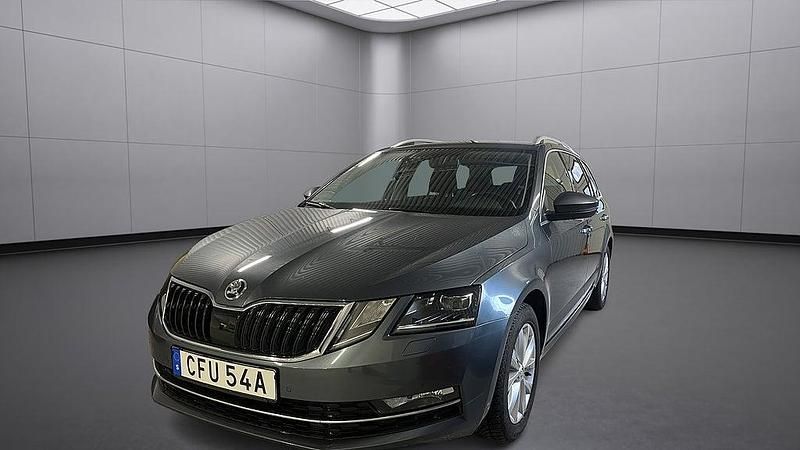 Grå Begagnad 2020 Skoda Octavia Kombi | 159 900 kr (Bra pris) - Bild 1/4