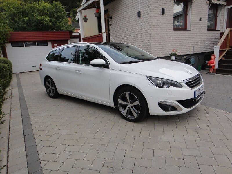 Vit Begagnad 2015 Peugeot 308 Kombi | 115 500 kr (Marknadspris) - Bild 1/4