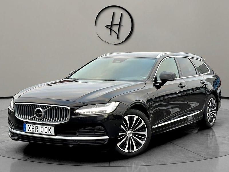 Begagnad Volvo V90 Core 350 HK (257 kW) 2023 Svart Kombi