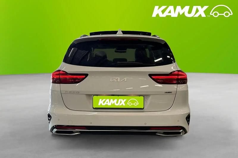Begagnad Kia Ceed 141 HK (103 kW) 2022 Vit Halvkombi