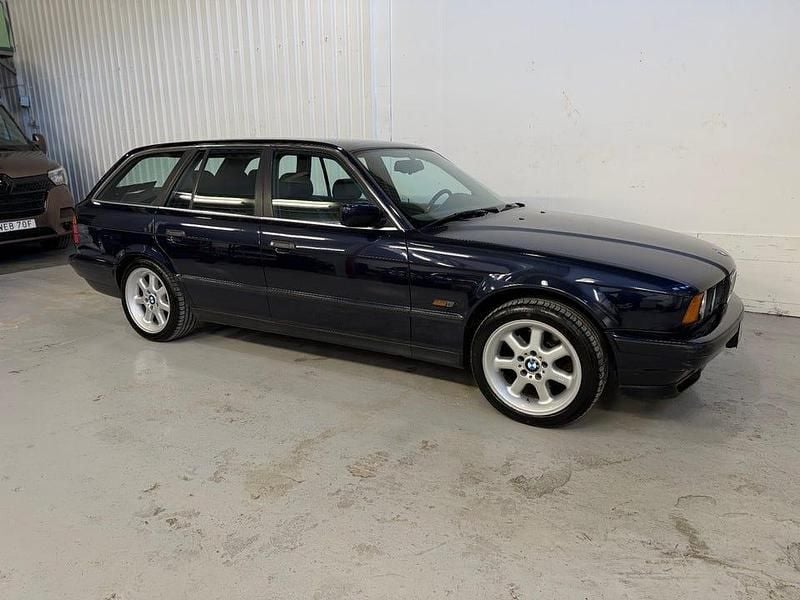 Begagnad BMW 540 286 HK (210 kW) 1994 Blå Kombi