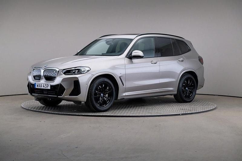 Silver Begagnad 2022 BMW iX3 M Sport SUV | 479 000 kr (Superpris) - Bild 1/4