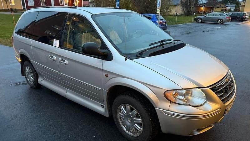 Begagnad Chrysler Town & Country 209 HK (153 kW) 2005 Minibuss