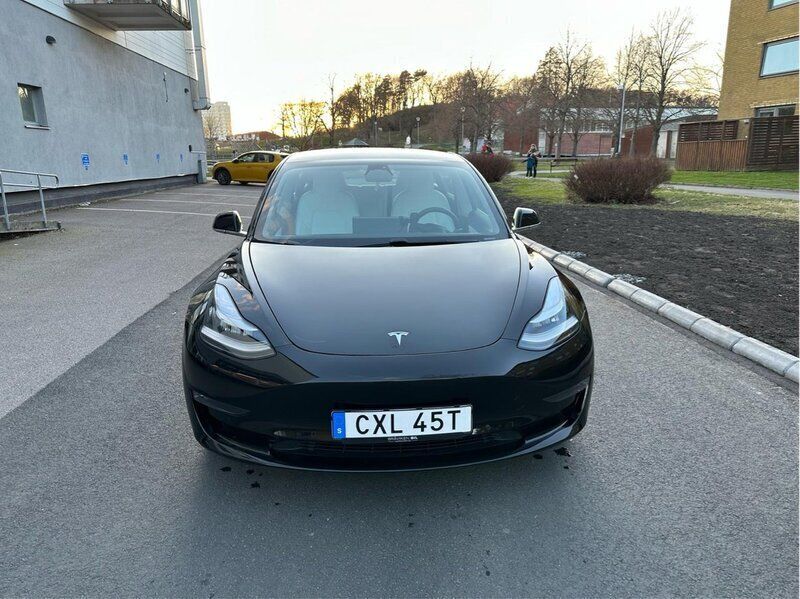 Svart Begagnad 2020 Tesla Model 3 Long Range Sedan | 249 000 kr (Bra pris) - Bild 1/4