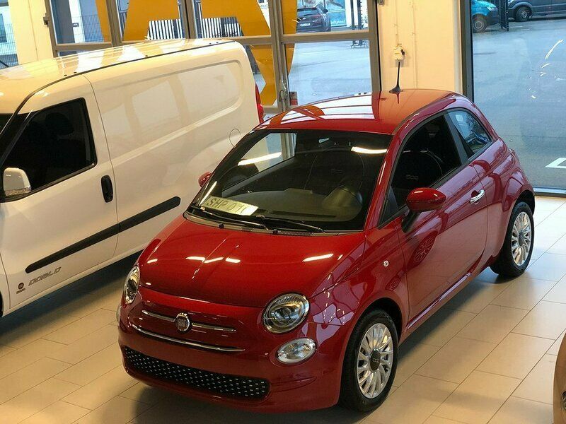 Begagnad Fiat 500 Lounge 71 HK (52 kW) 2020 Röd Halvkombi