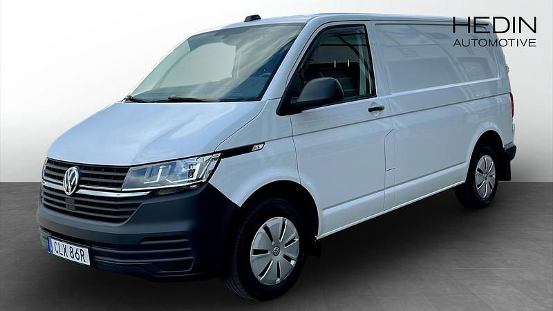 Vit Begagnad 2023 VW Transporter Van | 289 900 kr - Bild 1/4