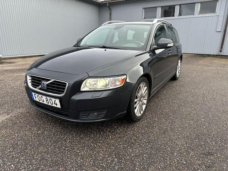 Grå Begagnad 2010 Volvo V50 Summum Kombi | 34 900 kr (Marknadspris) - Bild 1/4