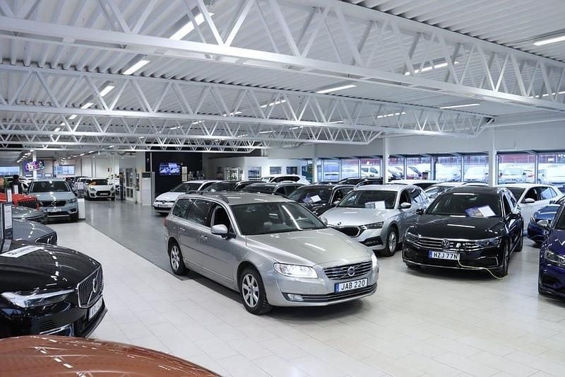 Begagnad Volvo V70 Standard 190 HK (139 kW) 2016 Brun Kombi