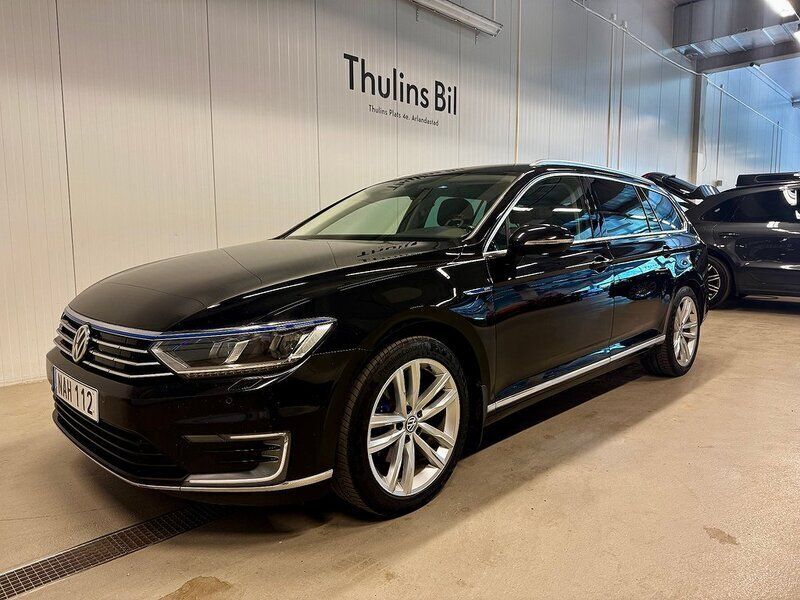 Svart Begagnad 2016 VW Passat Business Kombi | 149 900 kr (Marknadspris) - Bild 1/4