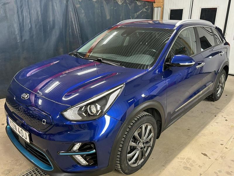 Blå Begagnad 2021 Kia e-Niro Advance SUV | 230 000 kr (Bra pris) - Bild 1/4