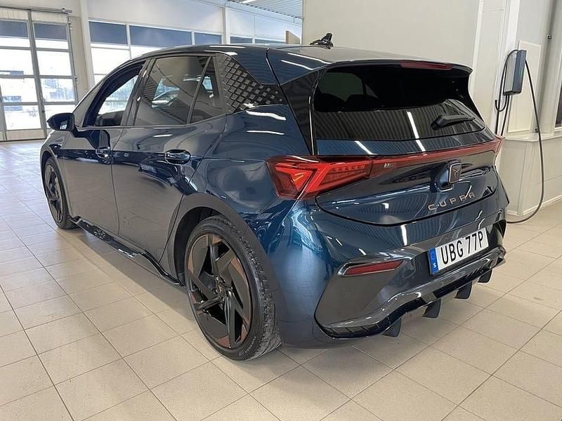 Begagnad Cupra Born 150 kW (204 HK) 2022 Blå Halvkombi