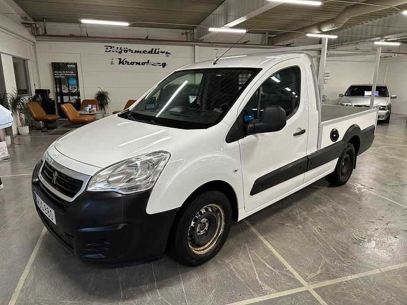 Vit Begagnad 2016 Peugeot Partner Van | 69 900 kr (Lite dyr) - Bild 1/4