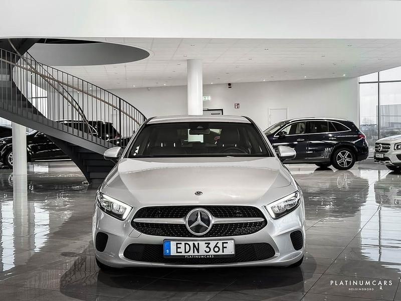 Begagnad Mercedes A200 Progressive 163 HK (119 kW) 2020 Silver Halvkombi