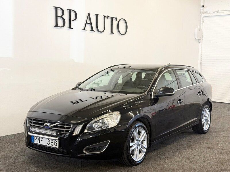 Svart Begagnad 2012 Volvo V60 Momentum Kombi | 119 900 kr (Marknadspris) - Bild 1/4