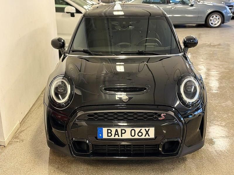 Begagnad Mini Cooper S 178 HK (130 kW) 2022 Svart Halvkombi