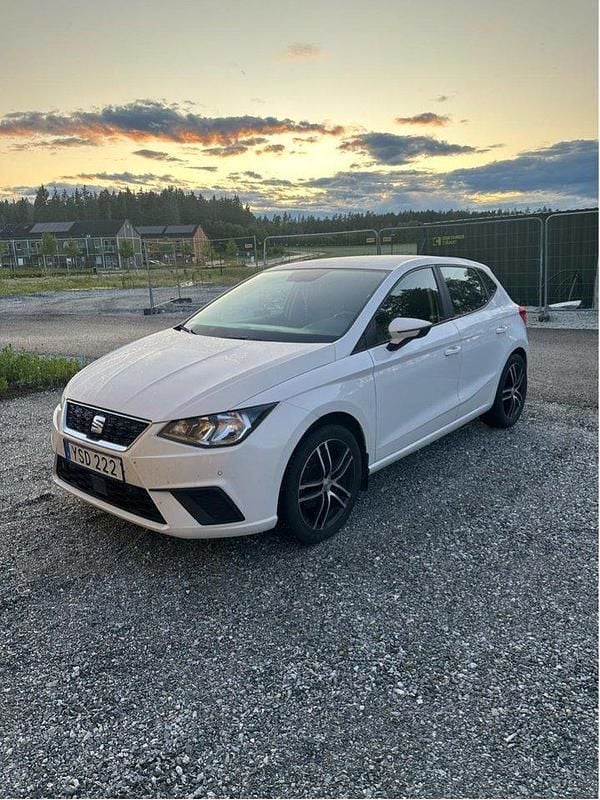 Vit Begagnad 2019 Seat Ibiza Style Halvkombi | 138 900 kr (Marknadspris) - Bild 1/4