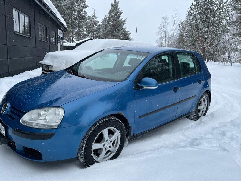Blå Begagnad 2005 VW Golf IV Trendline Halvkombi | 25 000 kr (Marknadspris) - Bild 1/4