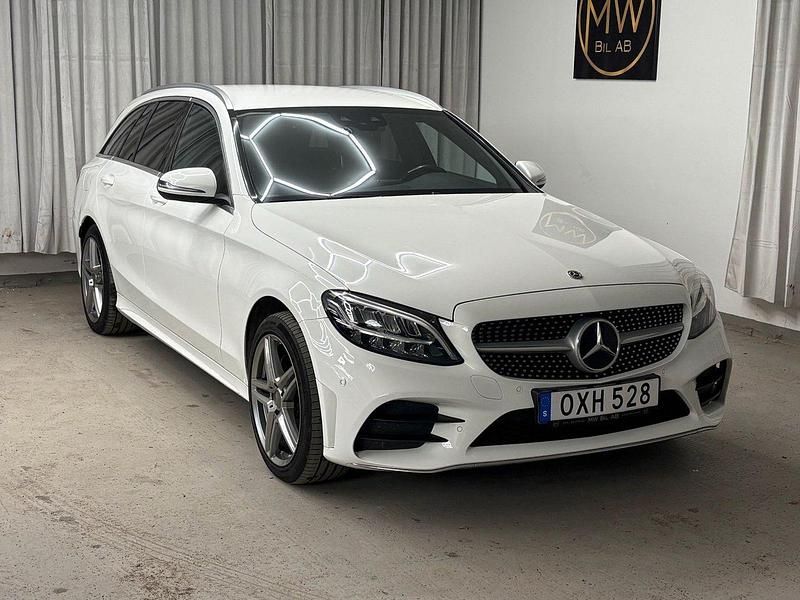 Vit Begagnad 2019 Mercedes C220 AMG Kombi | 249 900 kr (Marknadspris) - Bild 1/4
