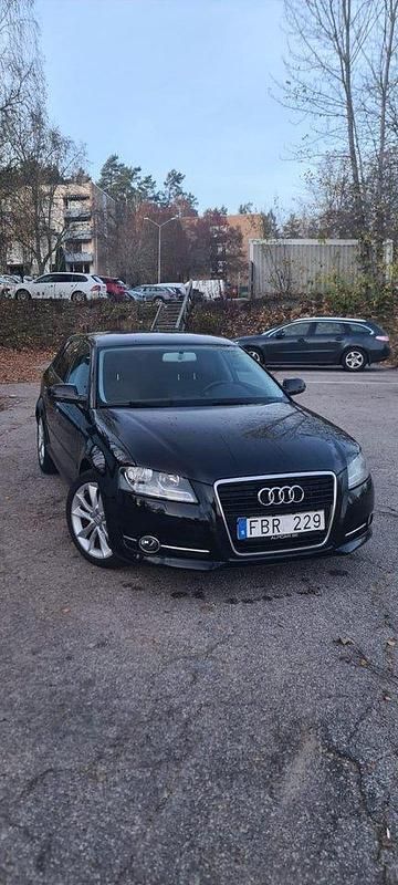 Svart Begagnad 2011 Audi A3 Sportback Comfort Halvkombi | 58 000 kr (Bra pris) - Bild 1/4