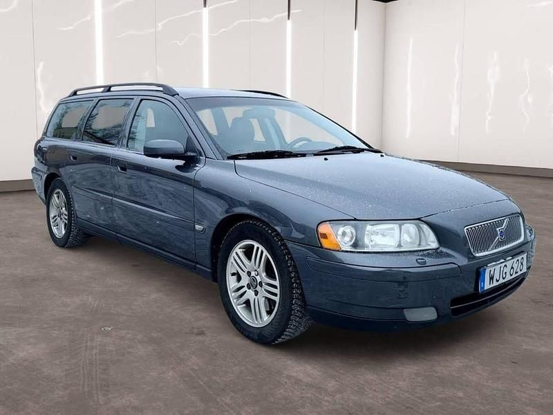 Grå Begagnad 2005 Volvo V70 Kinetic Kombi | 39 900 kr (Marknadspris) - Bild 1/4