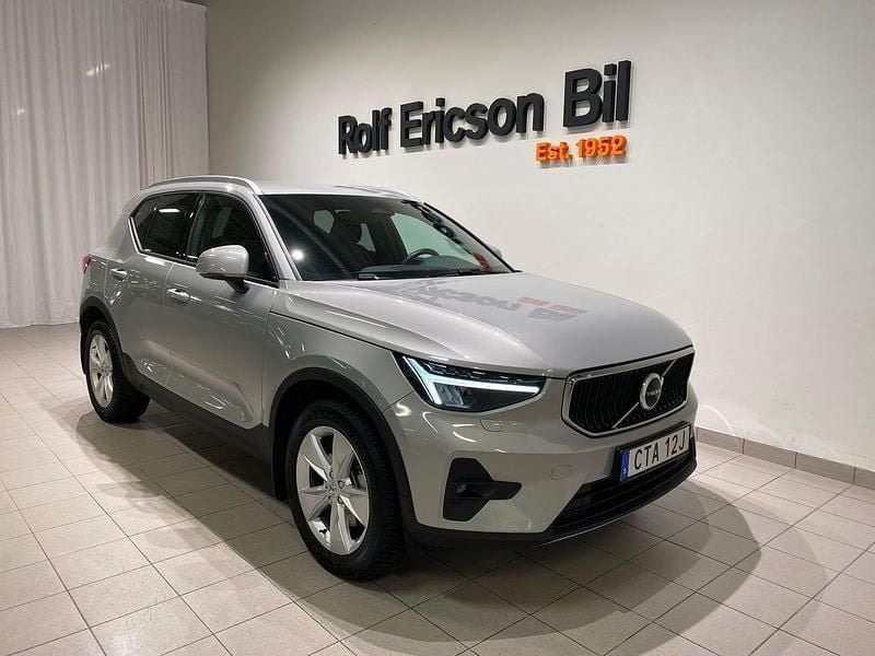 Silver Begagnad 2024 Volvo XC40 Core SUV | 359 500 kr (Marknadspris) - Bild 1/4