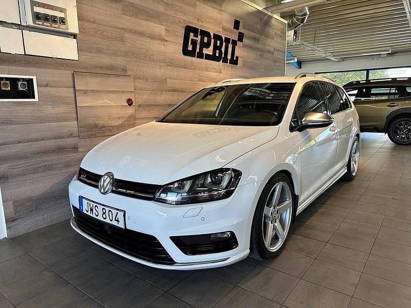 Vit Begagnad 2015 VW Golf VII R-line Kombi | 169 000 kr (Lite dyr) - Bild 1/4