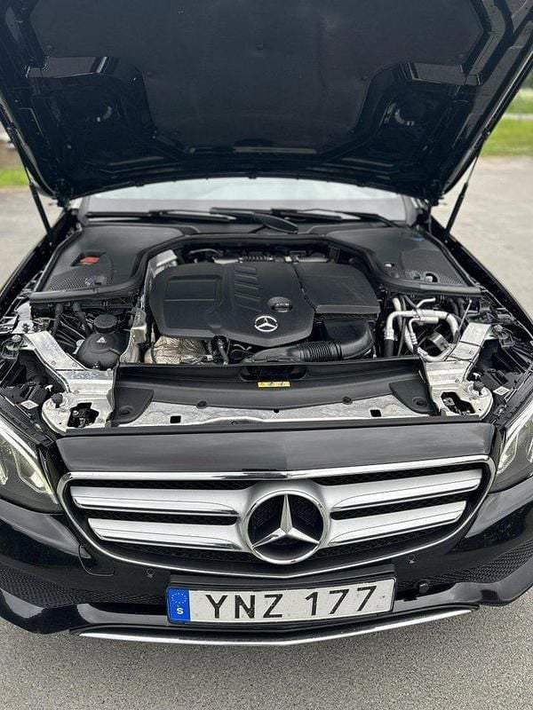 Svart Begagnad 2018 Mercedes E220 Avantgarde Kombi | 265 000 kr (Bra pris) - Bild 1/4