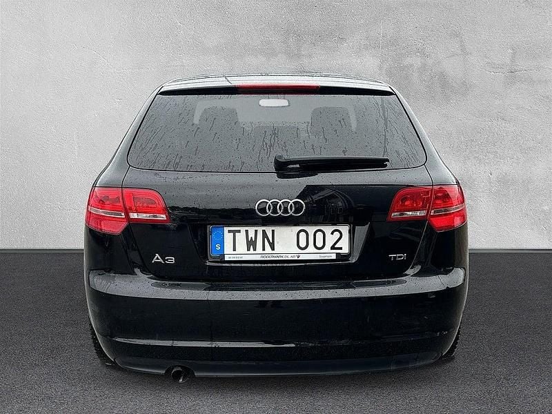 Begagnad Audi A3 Sportback Attraction 105 HK (77 kW) 2012 Svart Halvkombi