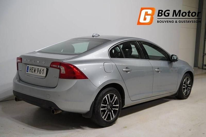 Begagnad Volvo S60 Momentum 150 HK (110 kW) 2010 Silver Sedan