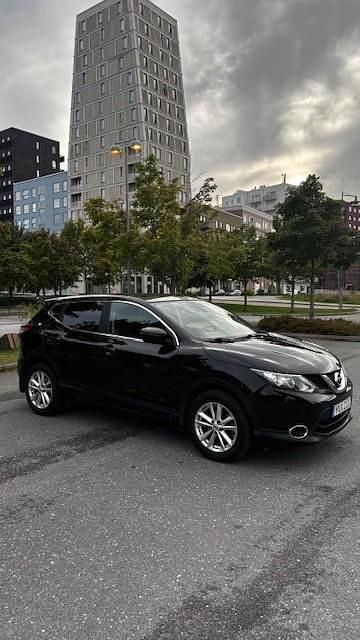 Svart Begagnad 2015 Nissan Qashqai SUV | 119 000 kr (Dyr) - Bild 1/4