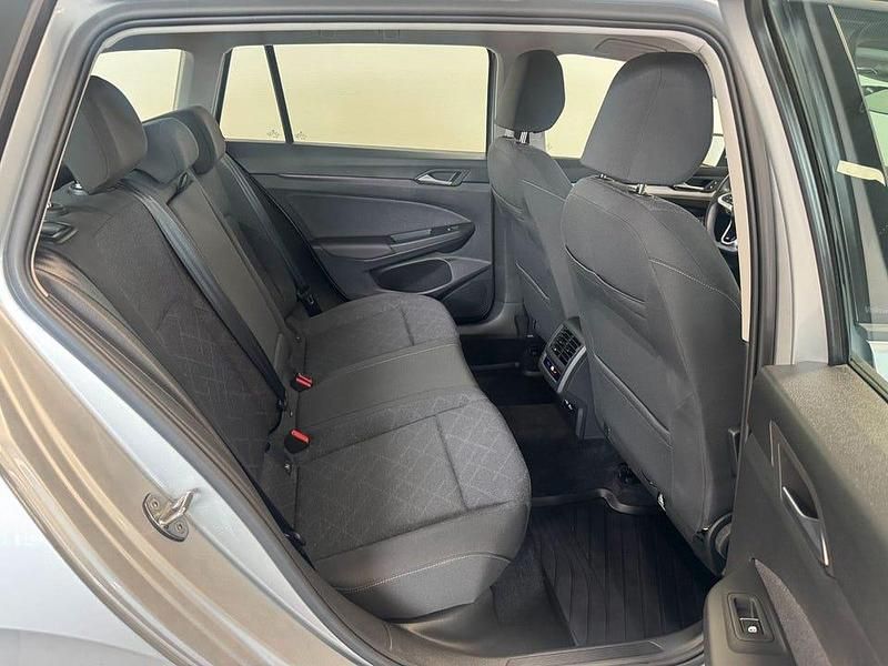 Begagnad VW Golf VIII 131 HK (96 kW) 2022 Silver Kombi