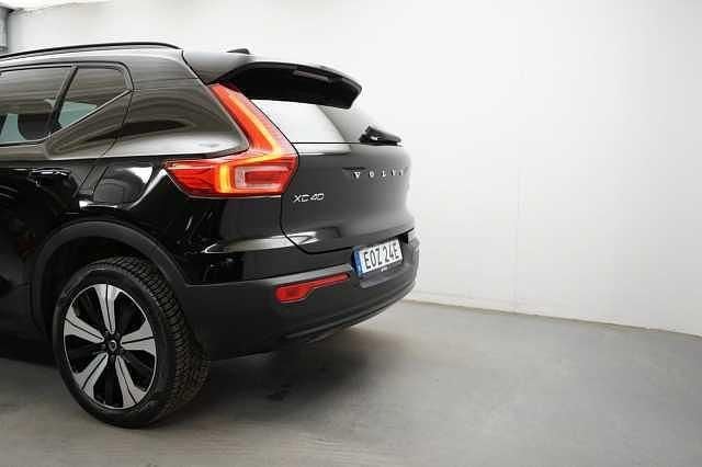 Begagnad Volvo XC40 Plus 185 kW (252 HK) 2022 Svart SUV