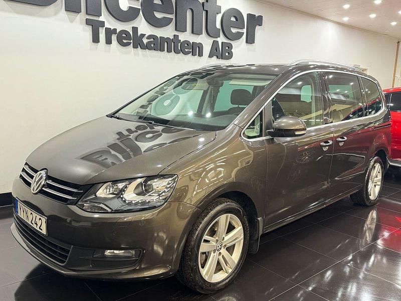 Begagnad VW Sharan 150 HK (110 kW) 2018 Mörkbrun Minibuss