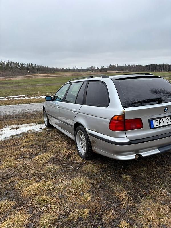 Begagnad BMW 523 170 HK (125 kW) 1999 Kombi