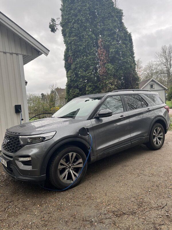 Grå Begagnad 2022 Ford Explorer ST SUV | 497 000 kr (Marknadspris) - Bild 1/4