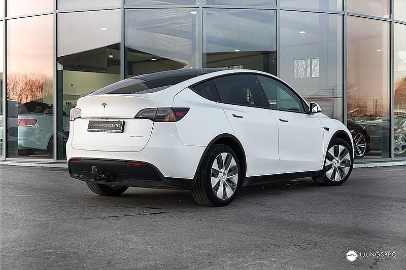 Begagnad Tesla Model Y Long Range AWD 378 kW (514 HK) 2024 Vit SUV